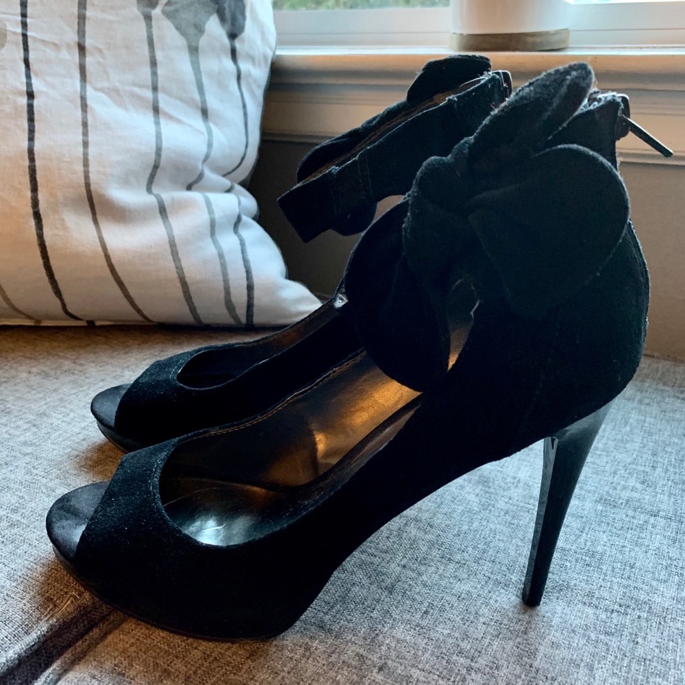 Carlos Santana Black Suede Peep Toe Pumps with Bow